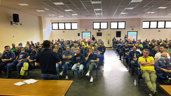 segretario FIOM nazionale in assemblea ad Acciaierie d'italia ex ilva